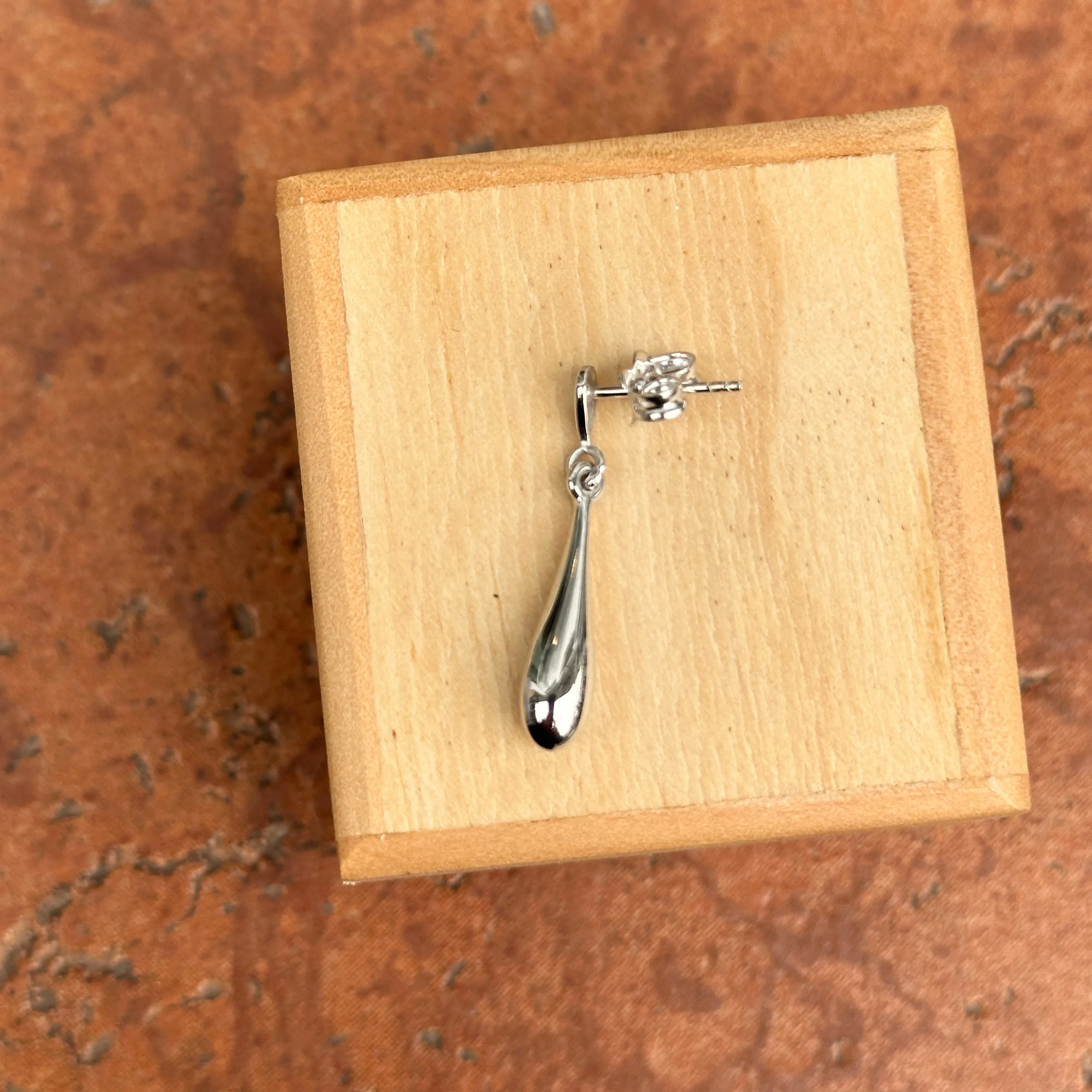 14KT White Gold Teardrop Sleek Dangle Earrings