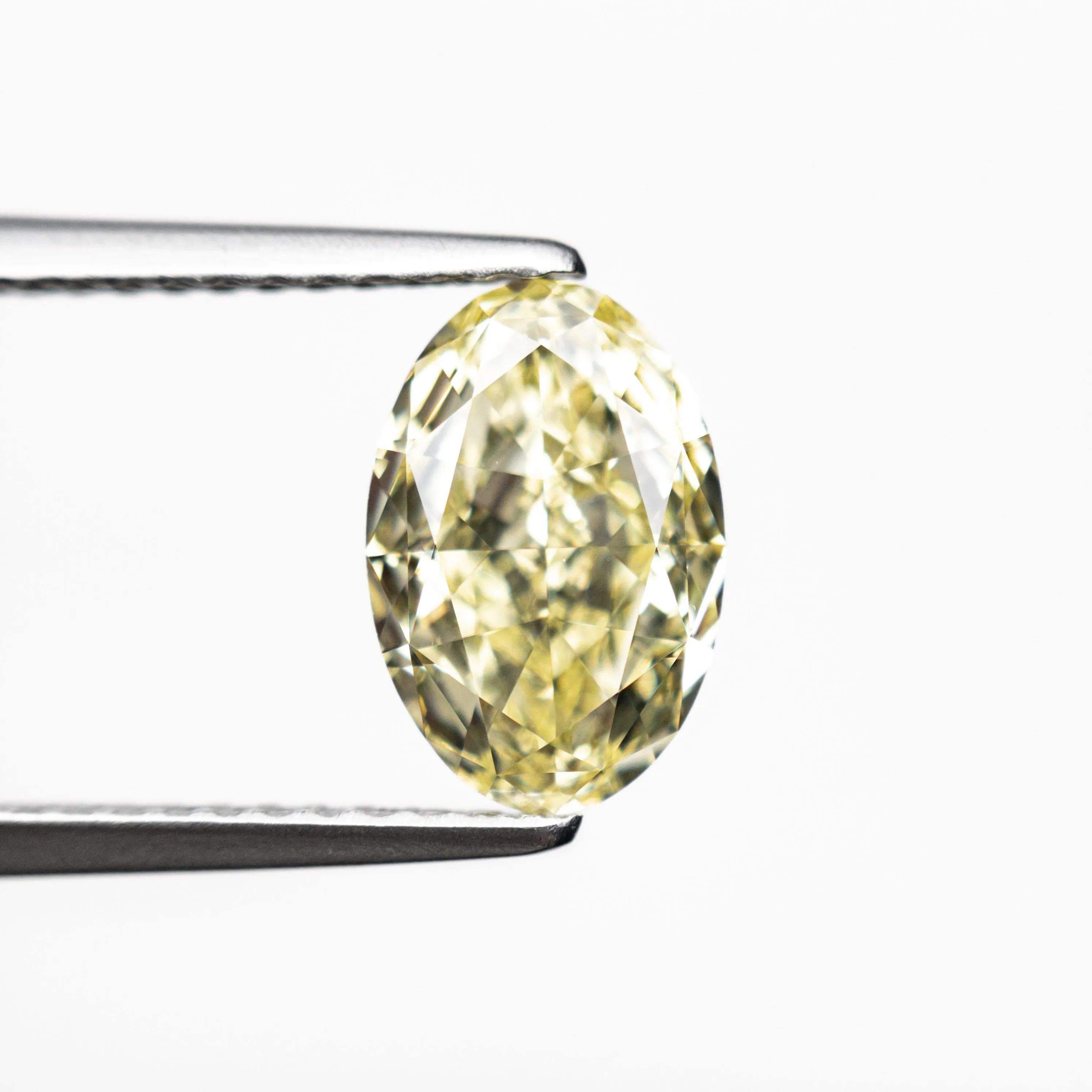 1.70ct 9.16x6.18x3.77mm GIA VVS2 Fancy Yellow Oval Brilliant 24176-01