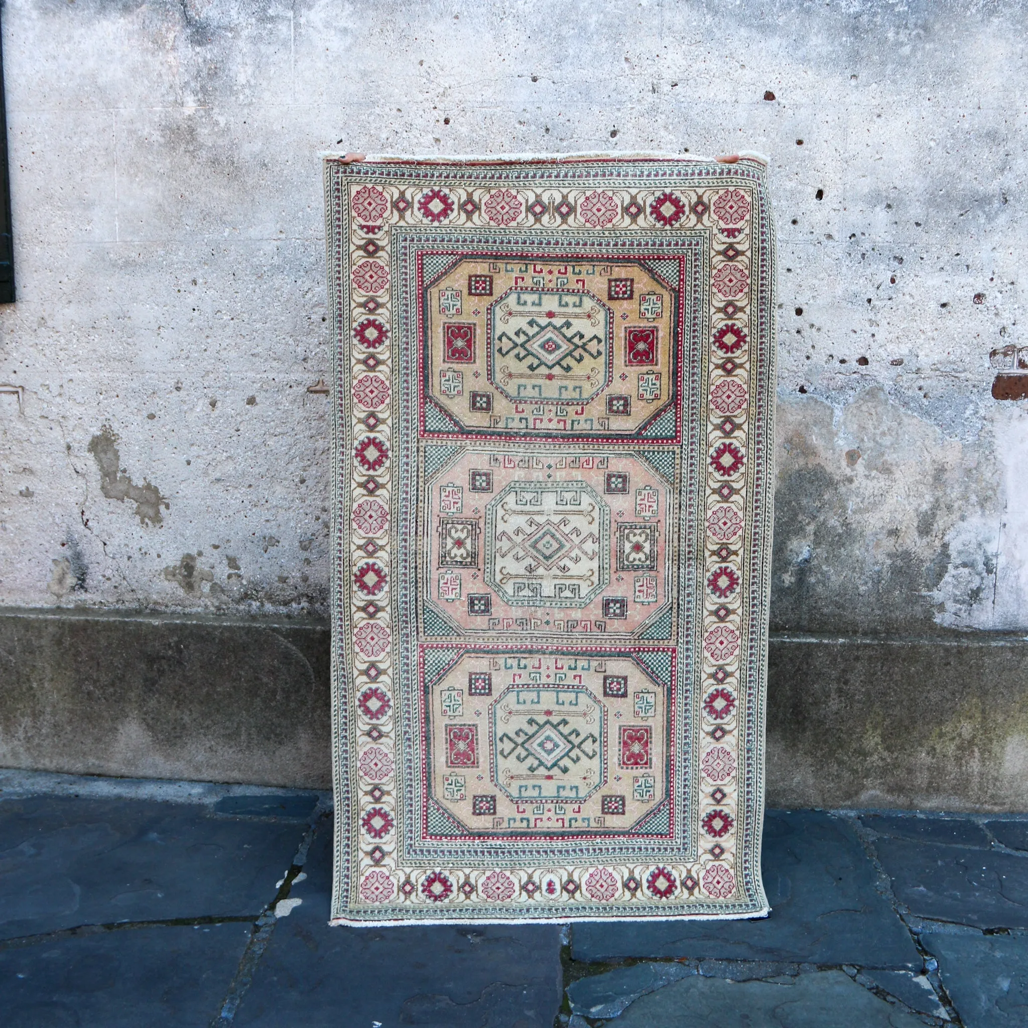 2932 Handwoven Vintage Rug 3’2x5’8