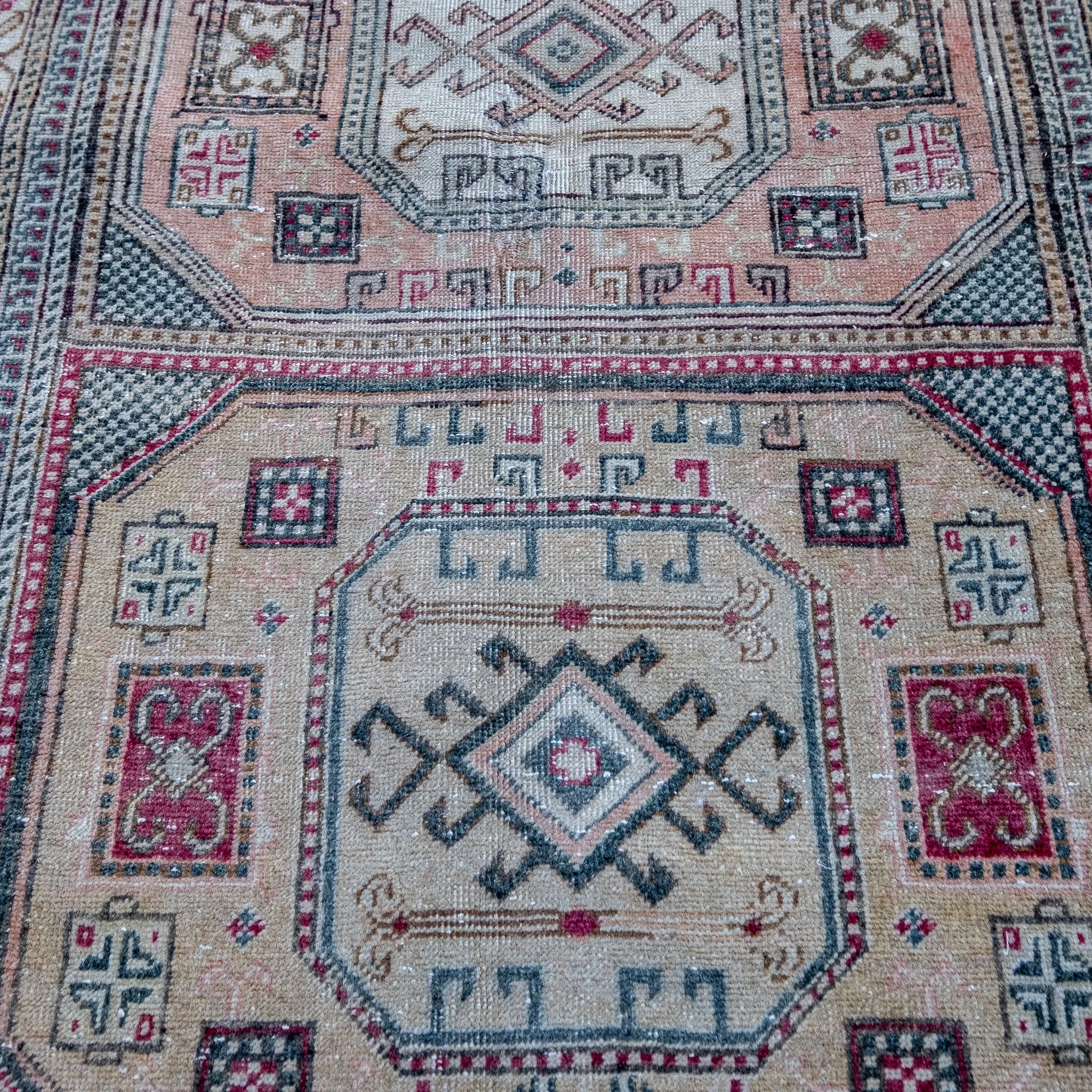 2932 Handwoven Vintage Rug 3’2x5’8