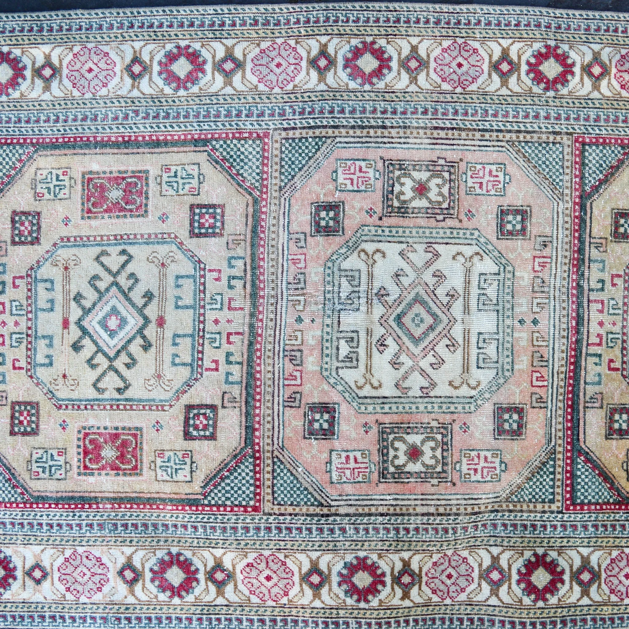 2932 Handwoven Vintage Rug 3’2x5’8