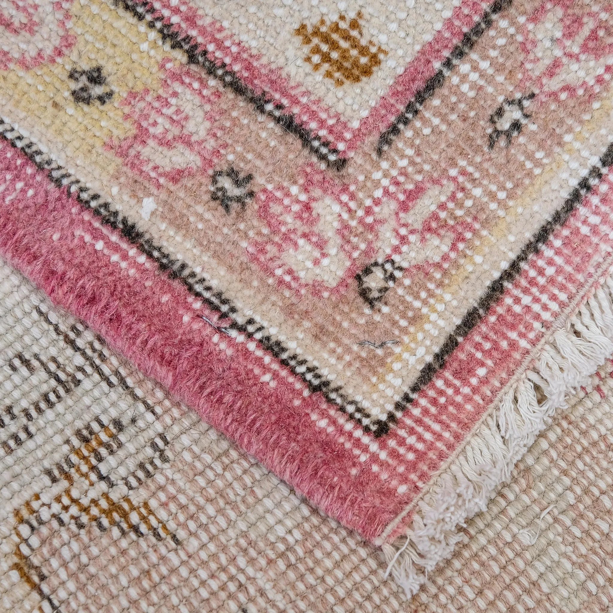 3565 Handwoven Vintage Rug 6'9x10'5