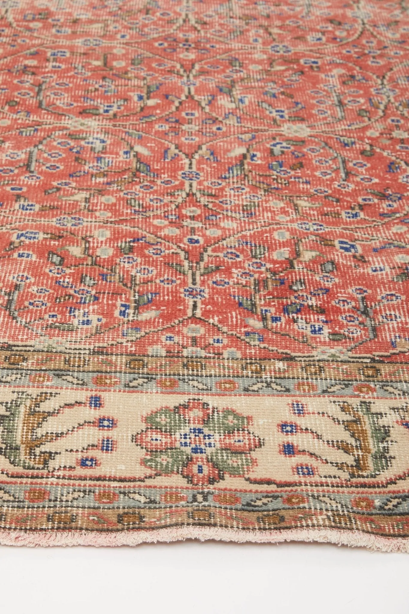 'Adelaide' Vintage Turkish Distressed Area Rug- 5'5'' x 9'1''