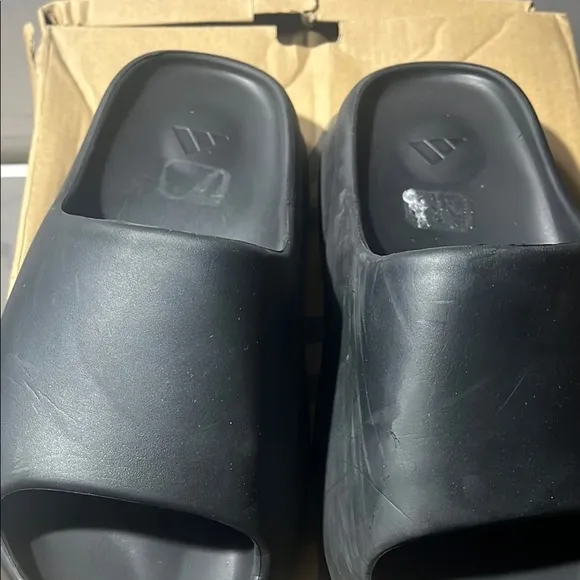 Adidas YZY Slide in Black