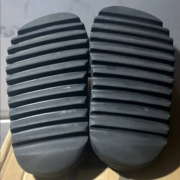 Adidas YZY Slide in Black