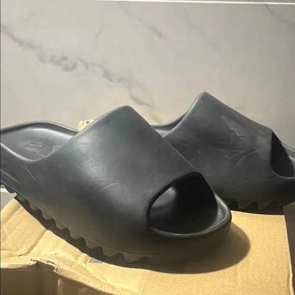 Adidas YZY Slide in Black