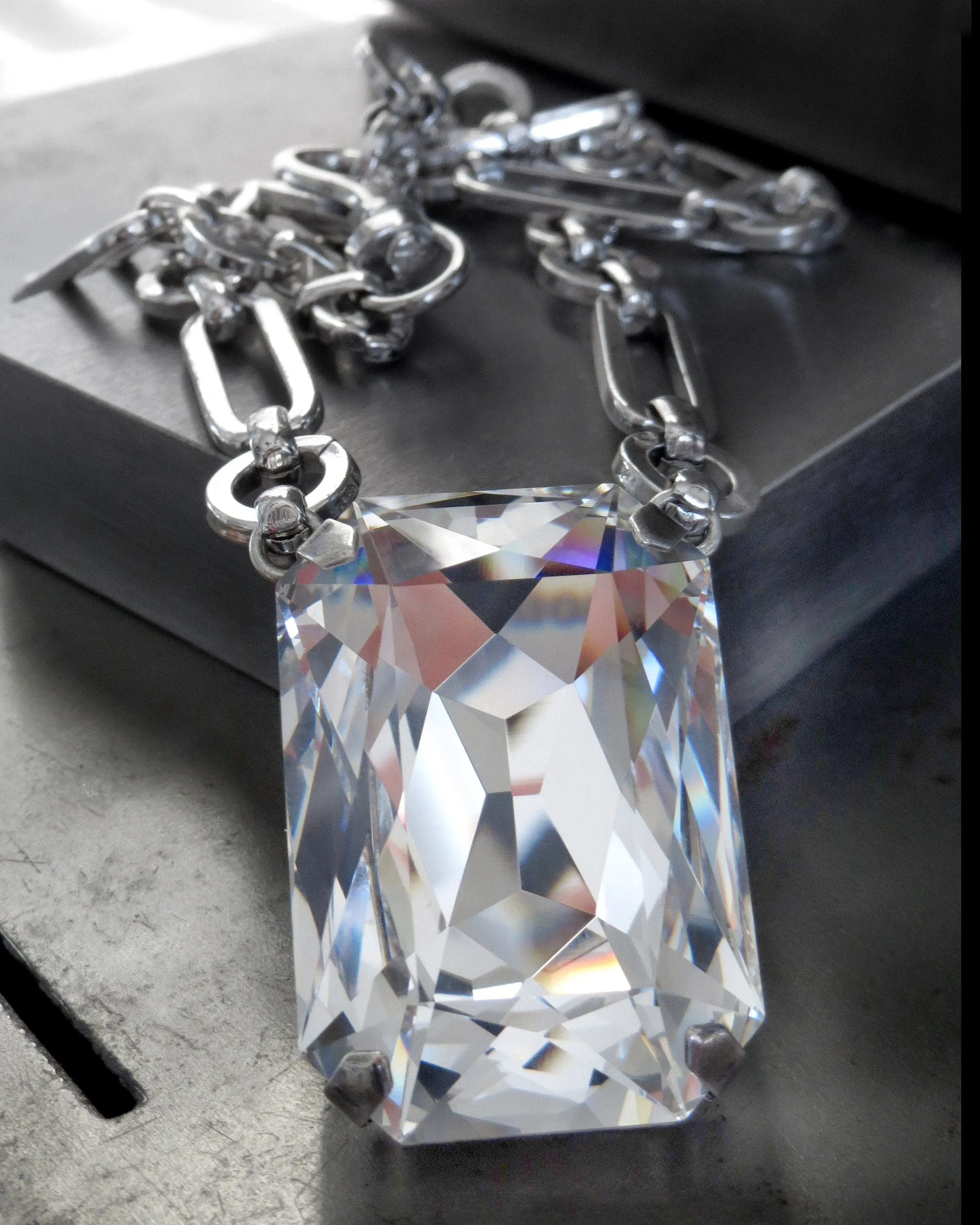CLAIRVOYANT - Brilliant Clear Crystal Pendant Necklace