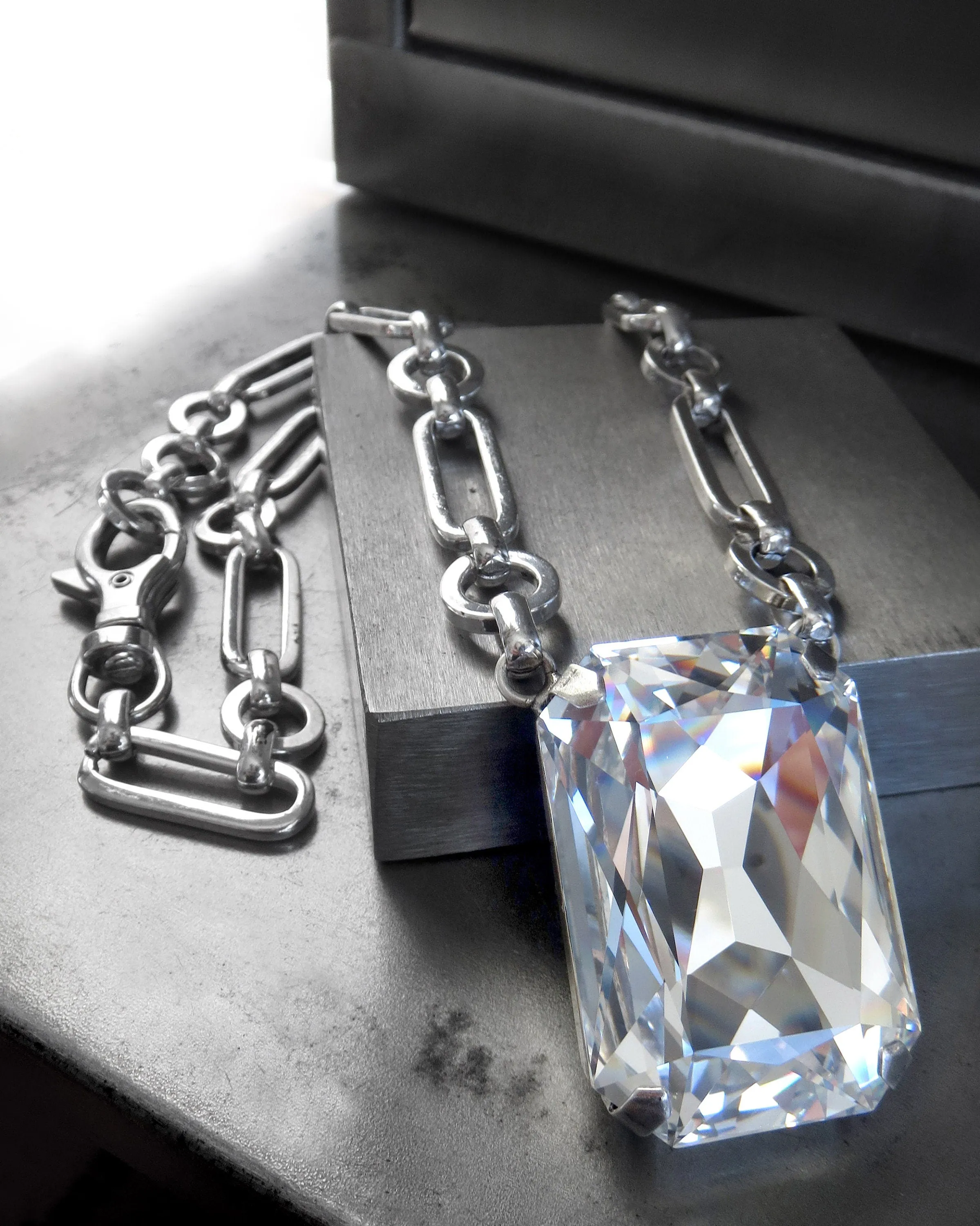 CLAIRVOYANT - Brilliant Clear Crystal Pendant Necklace