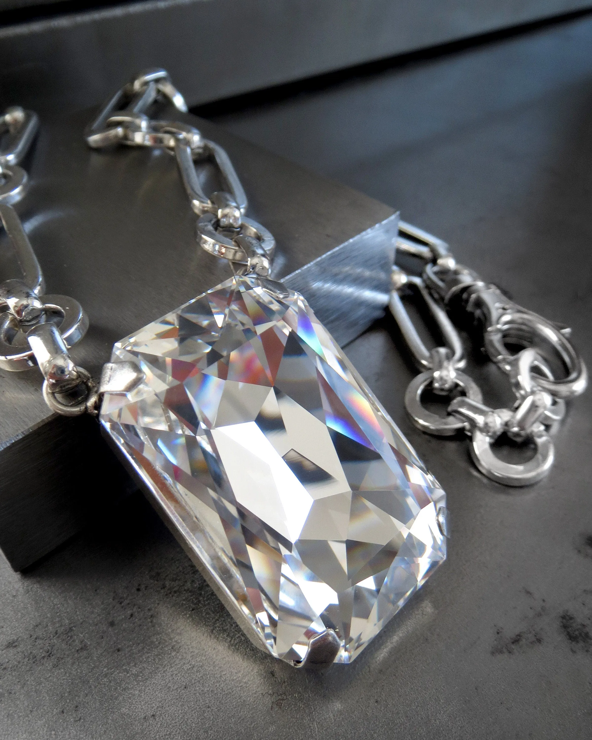 CLAIRVOYANT - Brilliant Clear Crystal Pendant Necklace