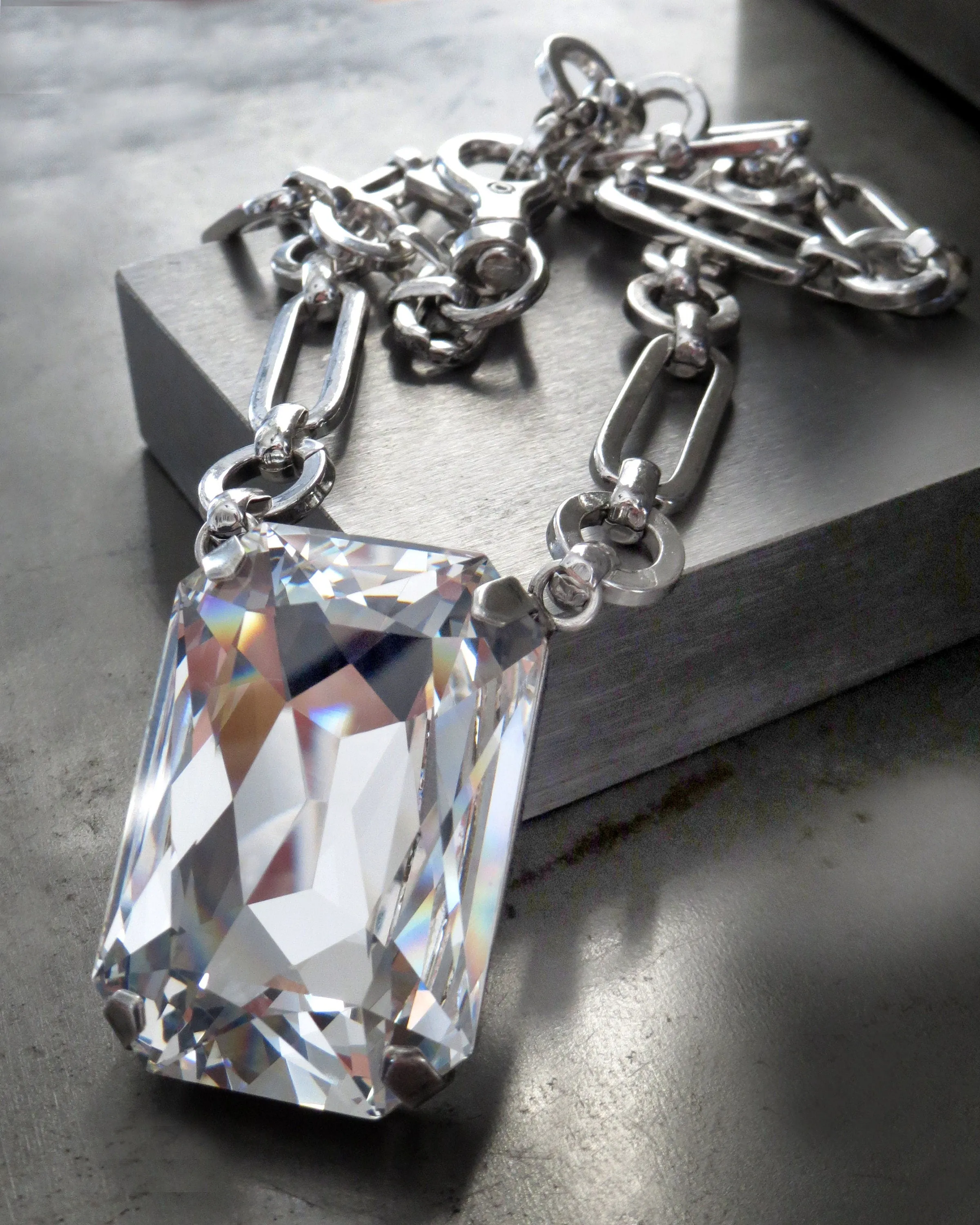 CLAIRVOYANT - Brilliant Clear Crystal Pendant Necklace
