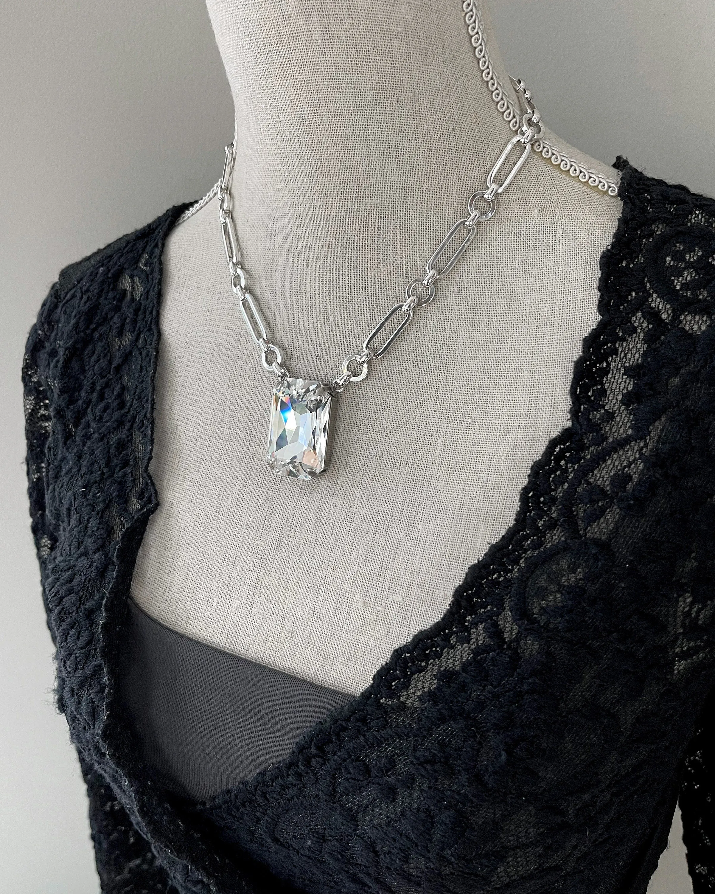 CLAIRVOYANT - Brilliant Clear Crystal Pendant Necklace