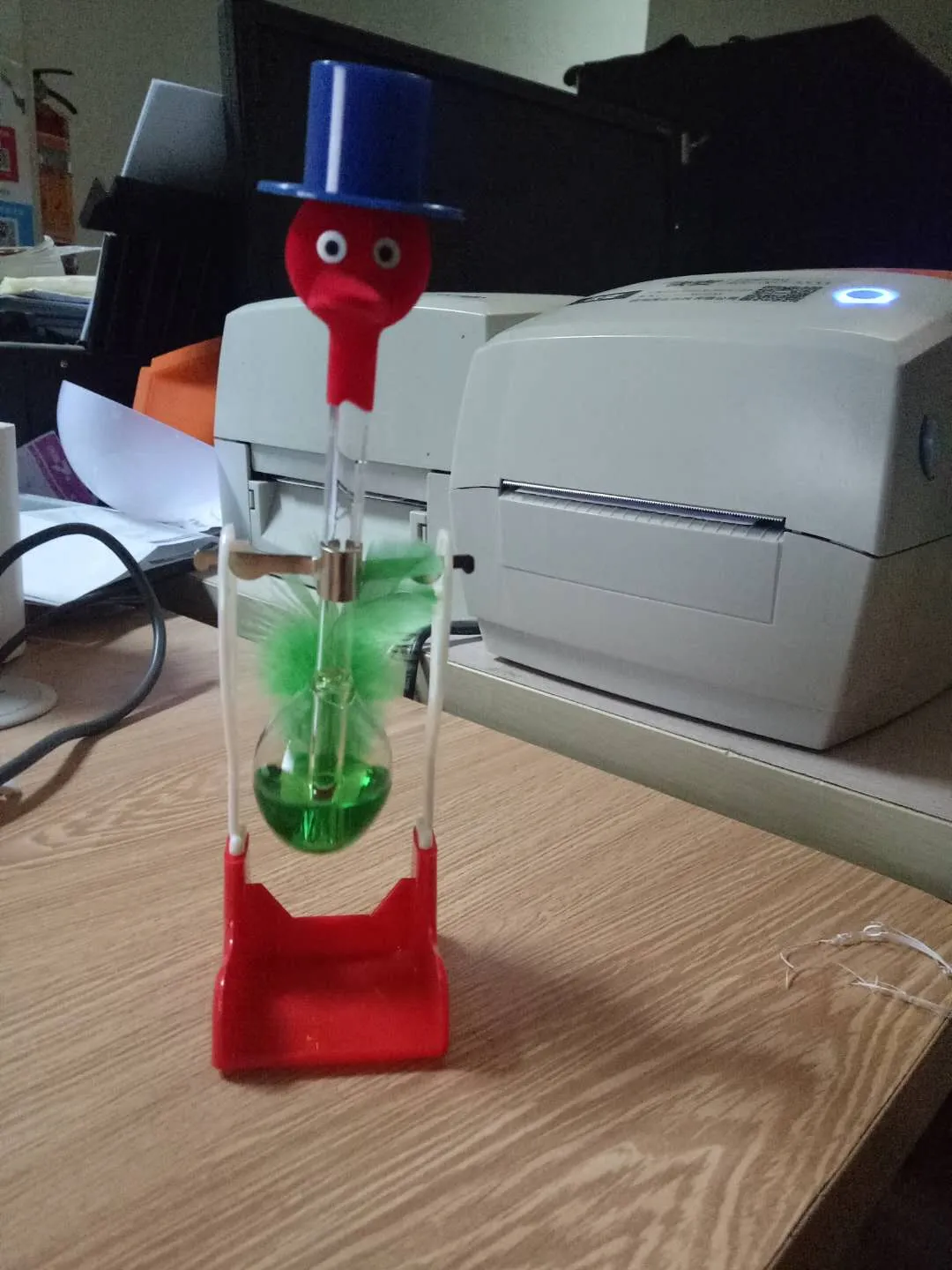 Creative Non-Stop Liquid Drinking Glass Lucky Bird Funny Duck Drink Water Desk Toy Perpetual Motion green