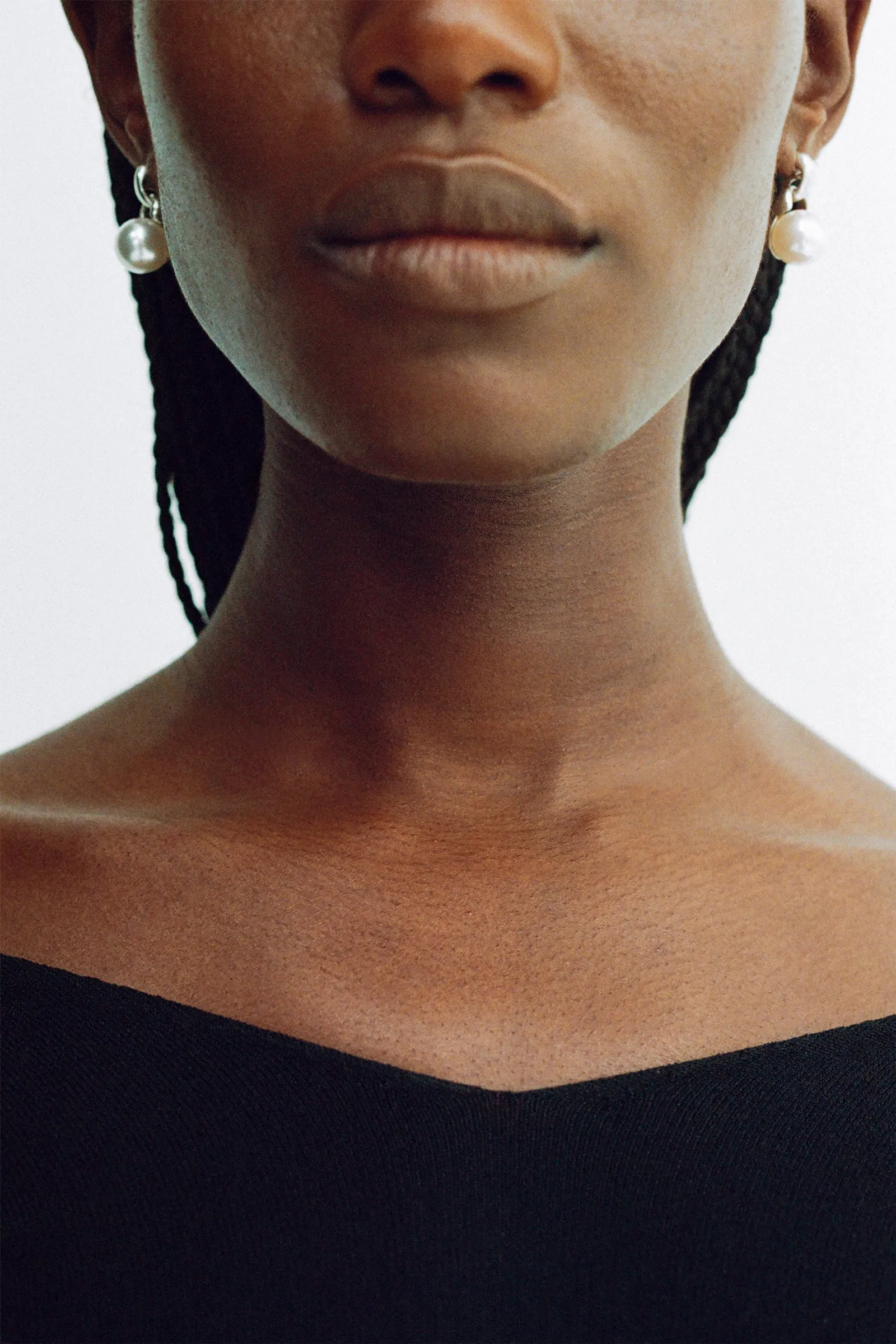 EVERYDAY PEARL EARRINGS