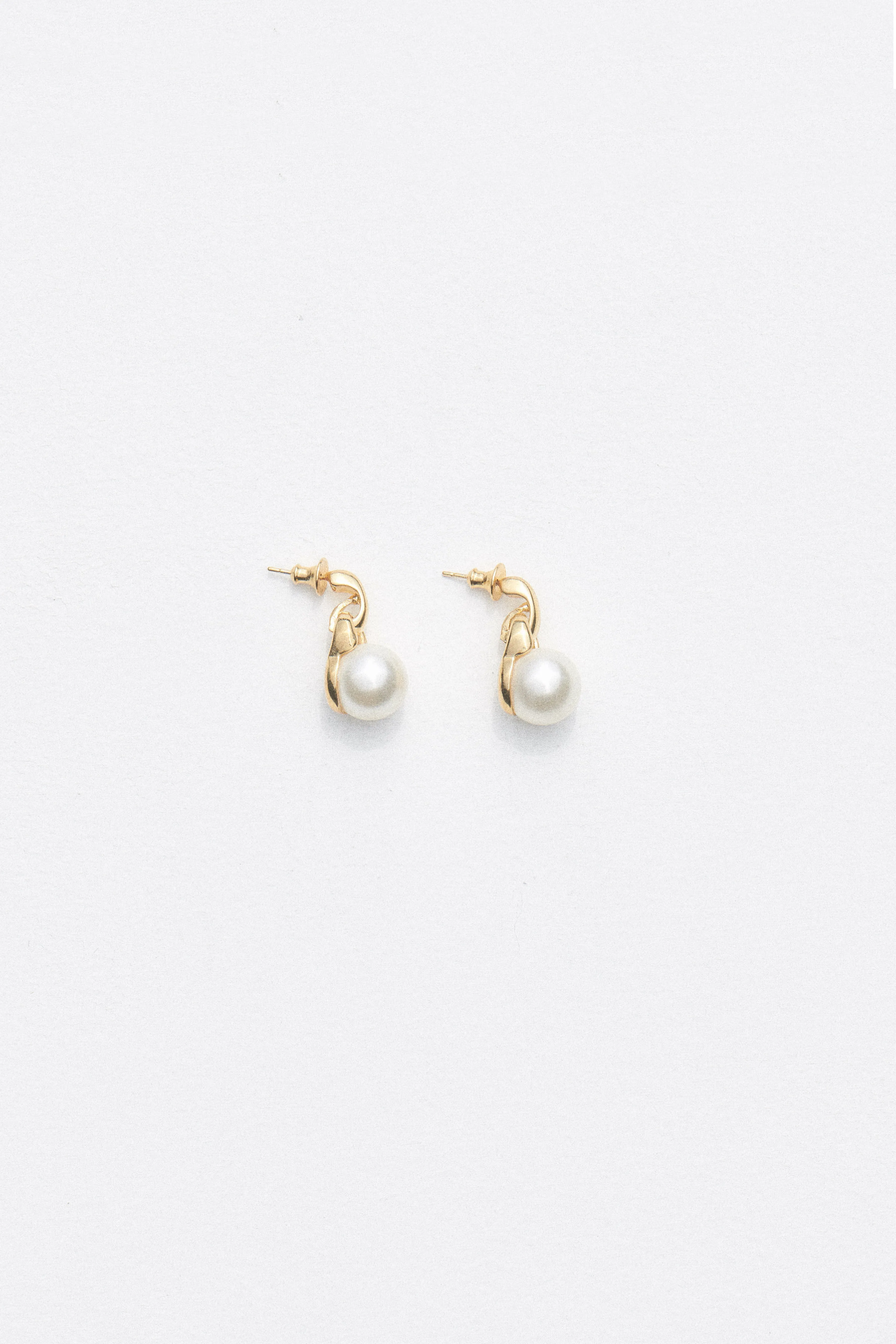 EVERYDAY PEARL EARRINGS
