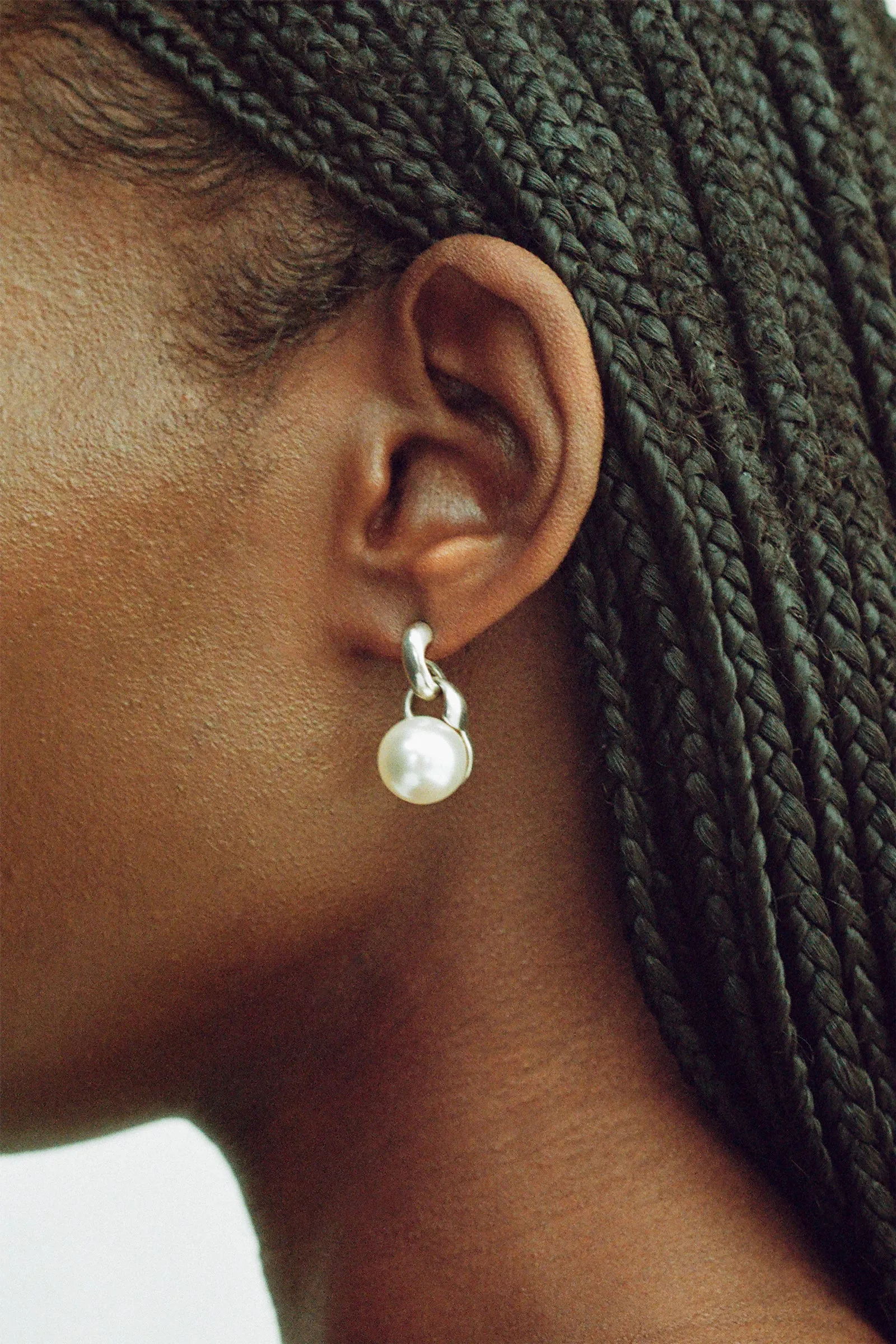EVERYDAY PEARL EARRINGS