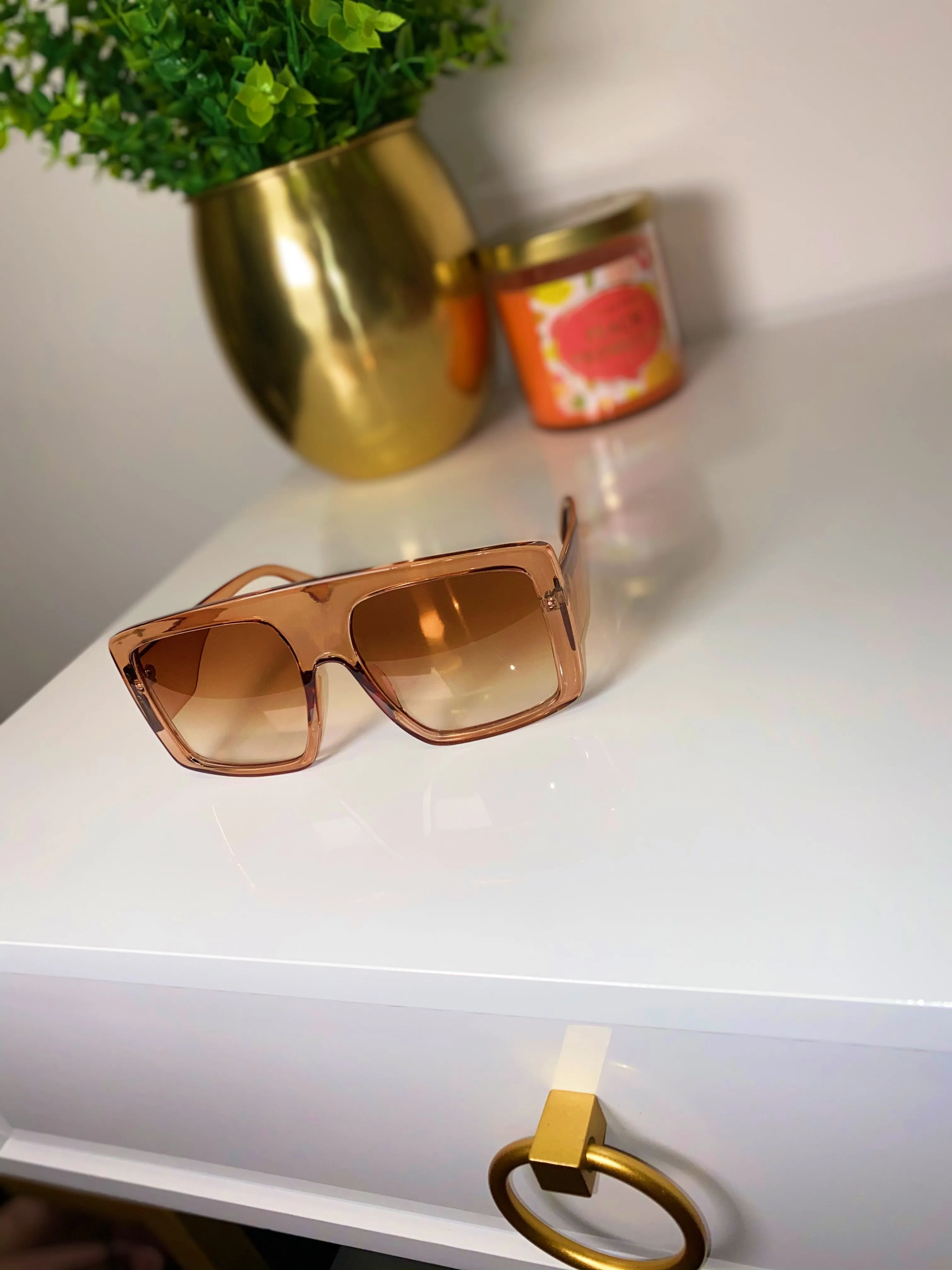 “Glossy Mocha” shades