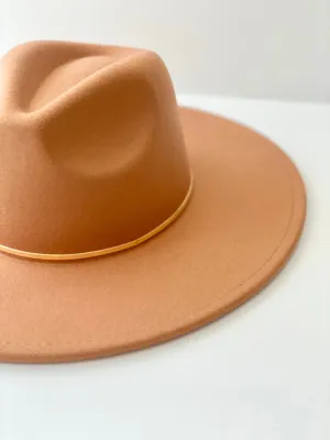 H36 SHINY CHAIN HAT