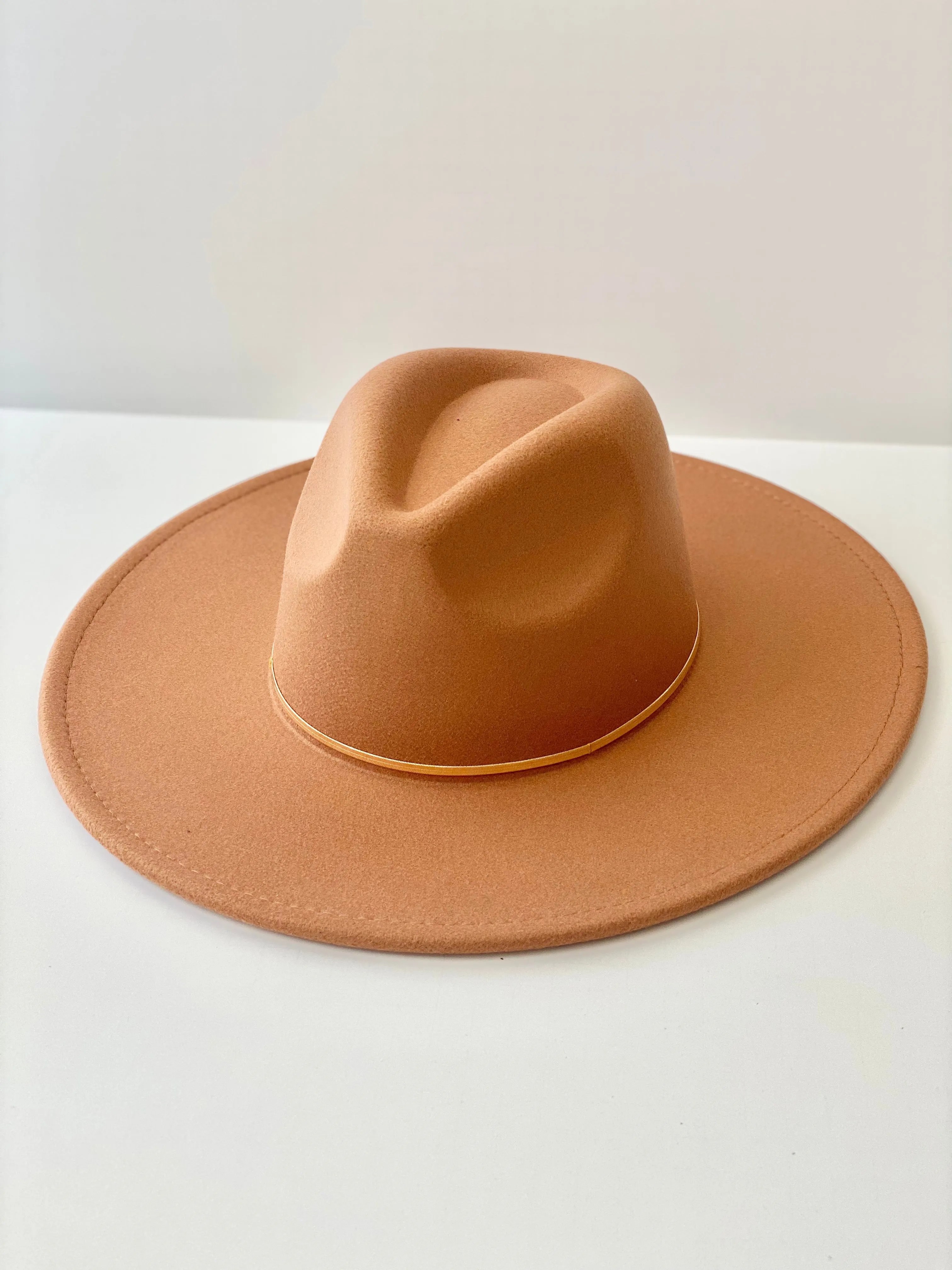 H36 SHINY CHAIN HAT