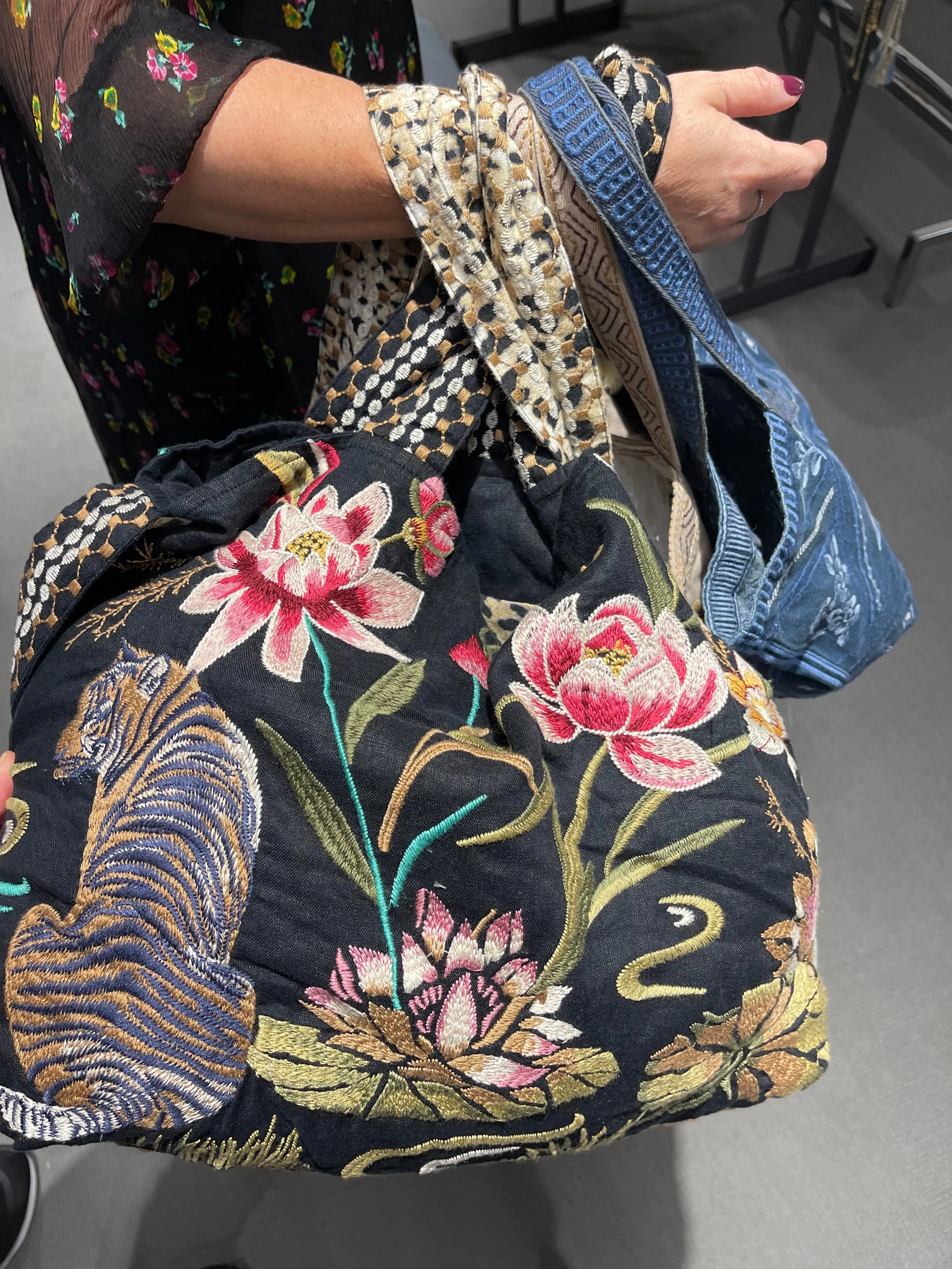 Johnny Was Maisie Linen Tote Floral Black Handbag Flowers Embroidery Bag New