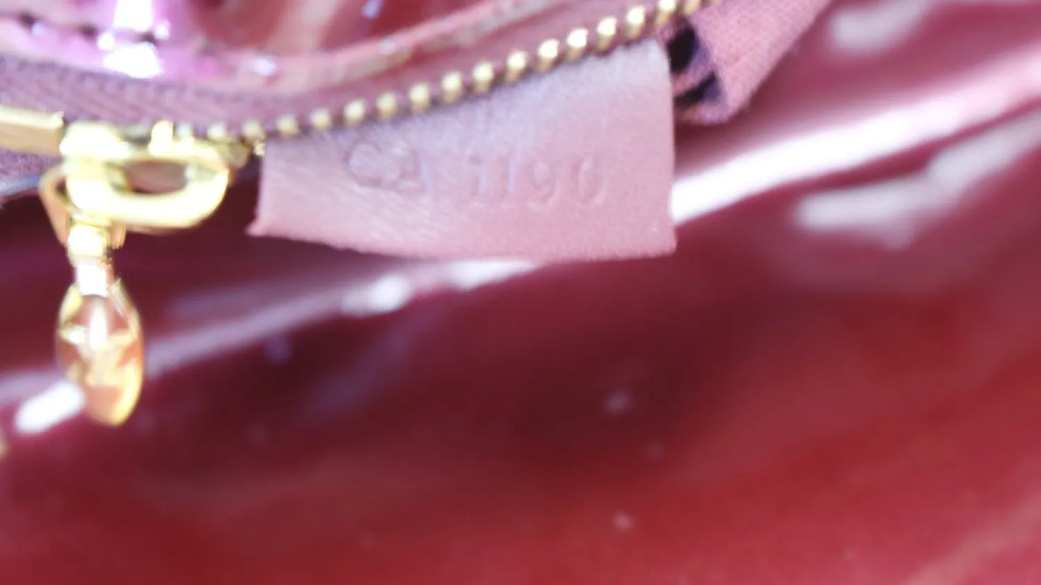 LOUIS VUITTON Rouge Fauviste Vernis Pochette Sobe Clutch Bag