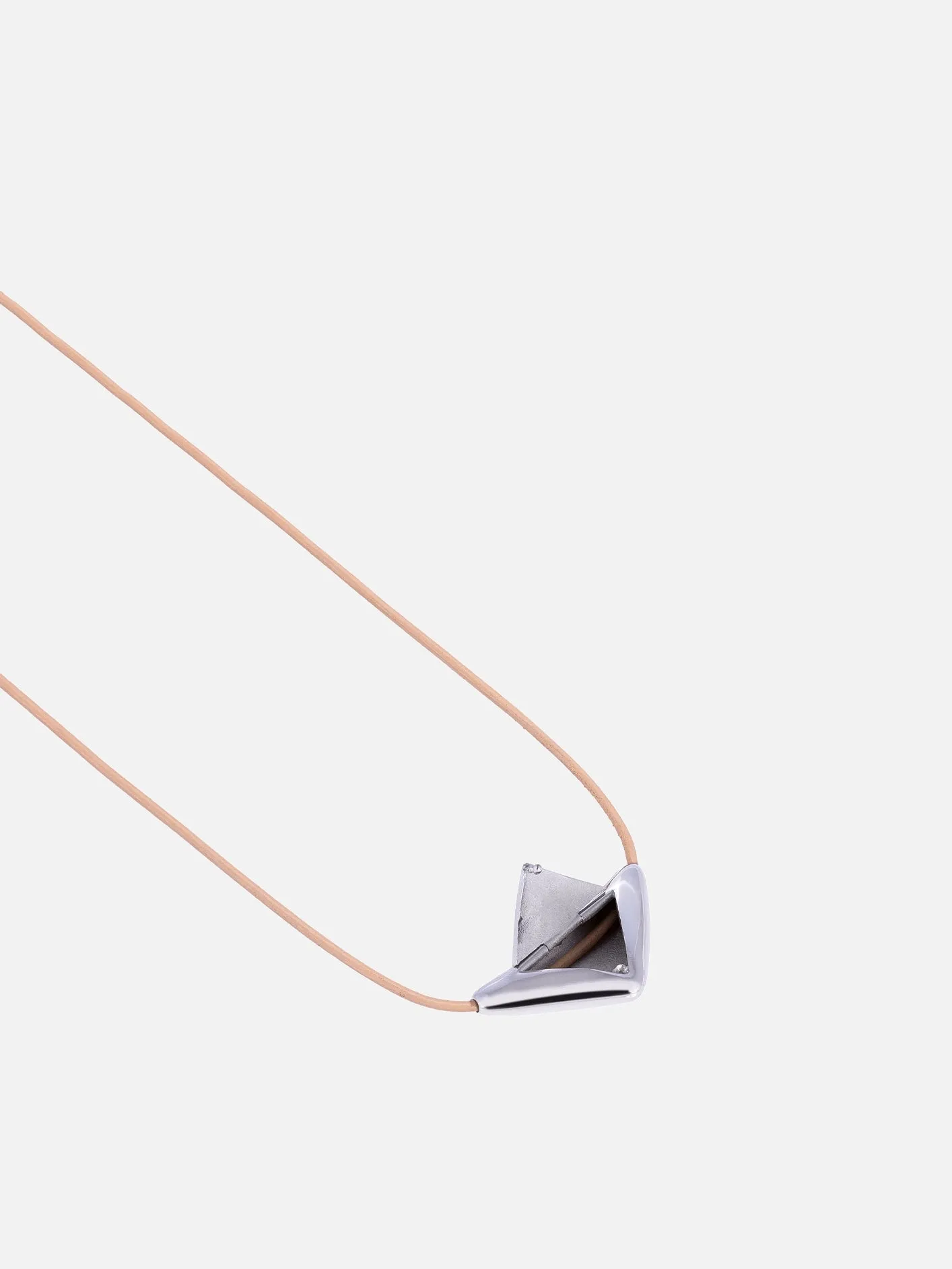 Muska Pendant/Beige Leather/Shiny