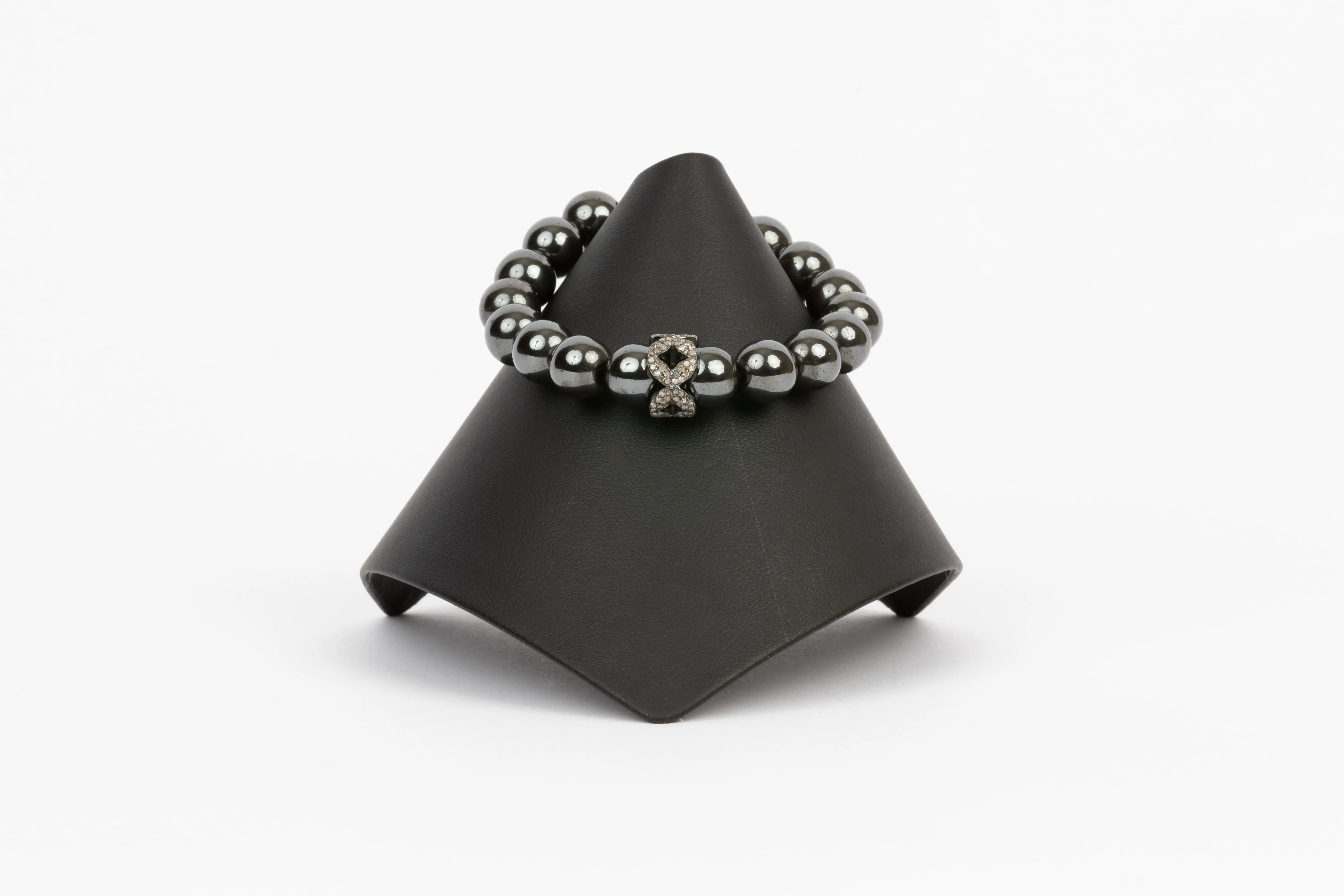 Pave Diamond, Hematite