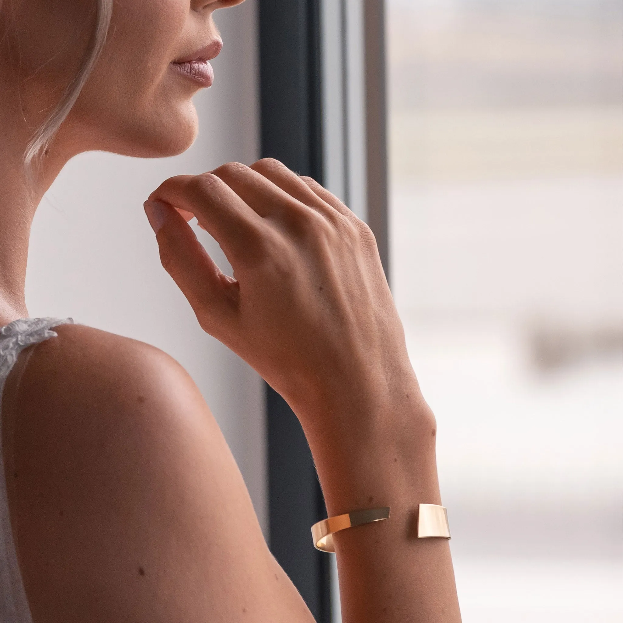 Preikestolen (Pulpit Rock) 18K Gold Bangle