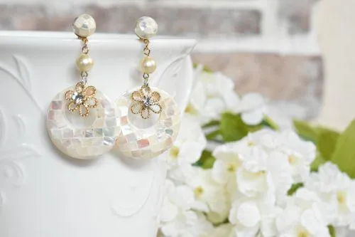 Shiny pearl thick hoop earrings