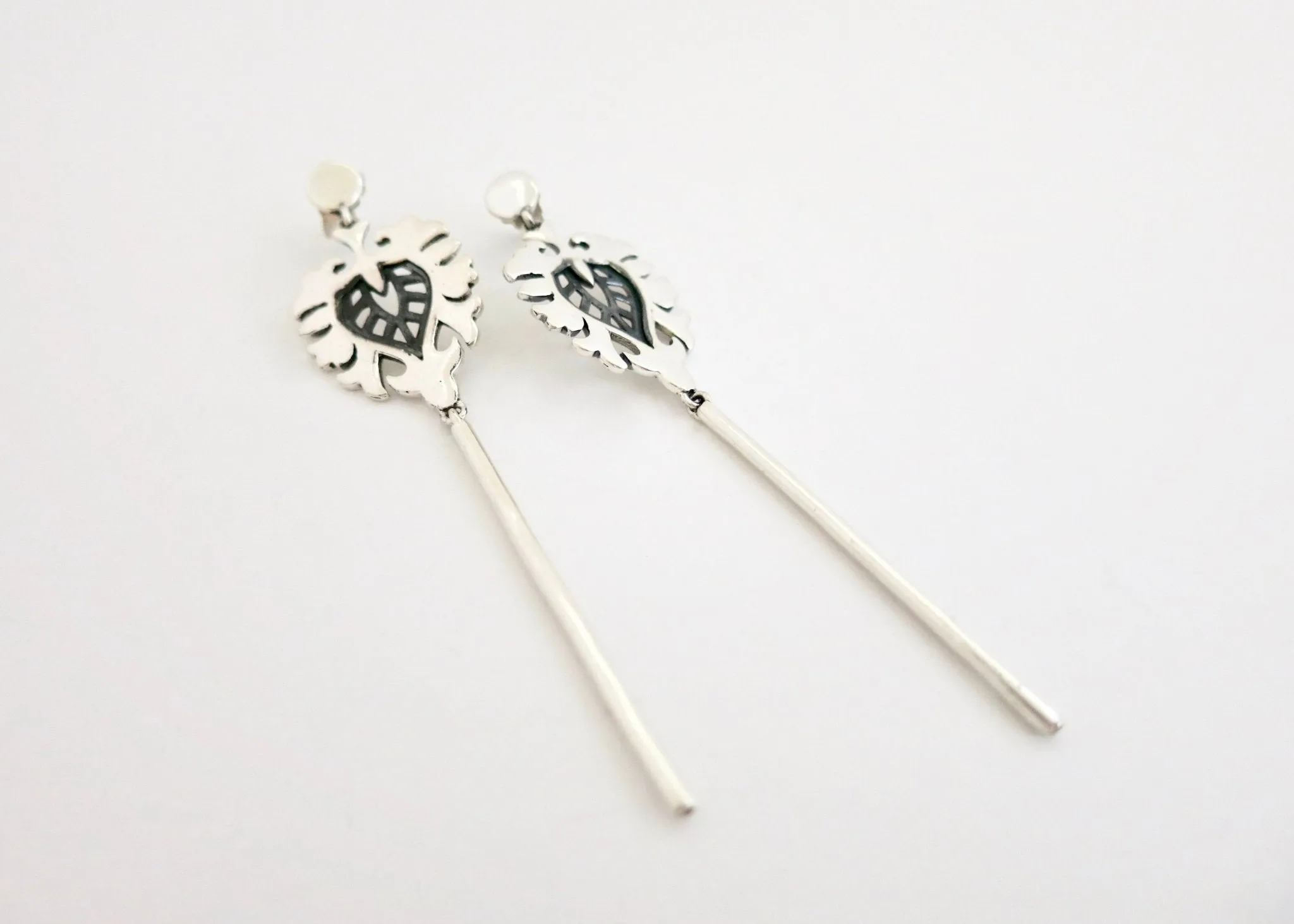 Sleek, contemporary, two-tone 'Zeenat' earrings
