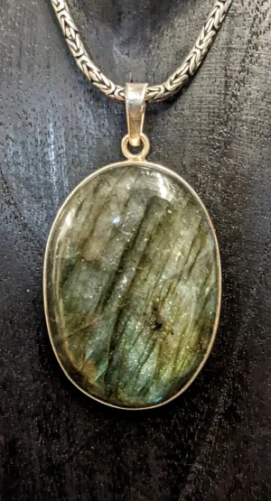 Sleek Statement Labradorite Pendant