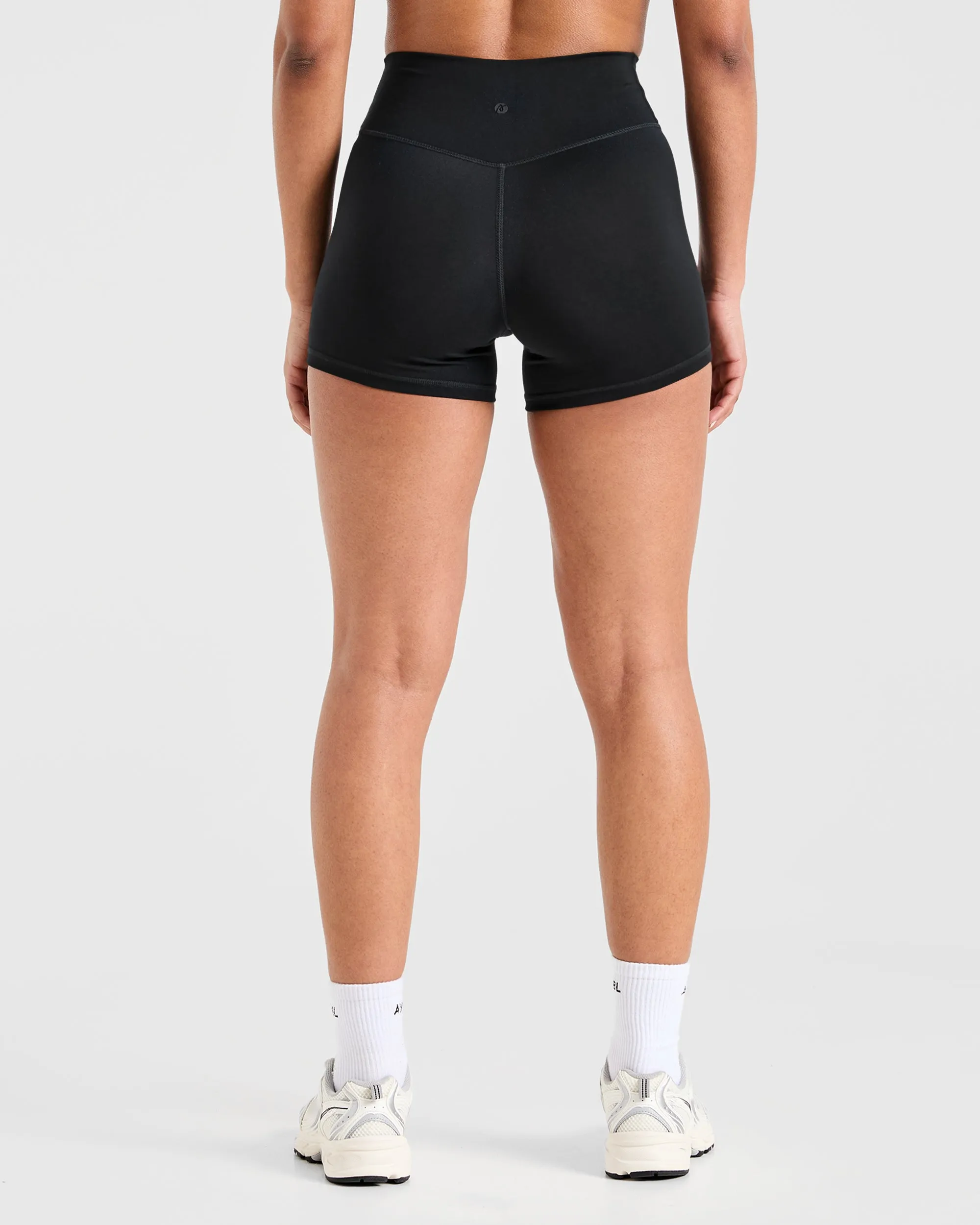 Staple Shorts - Black
