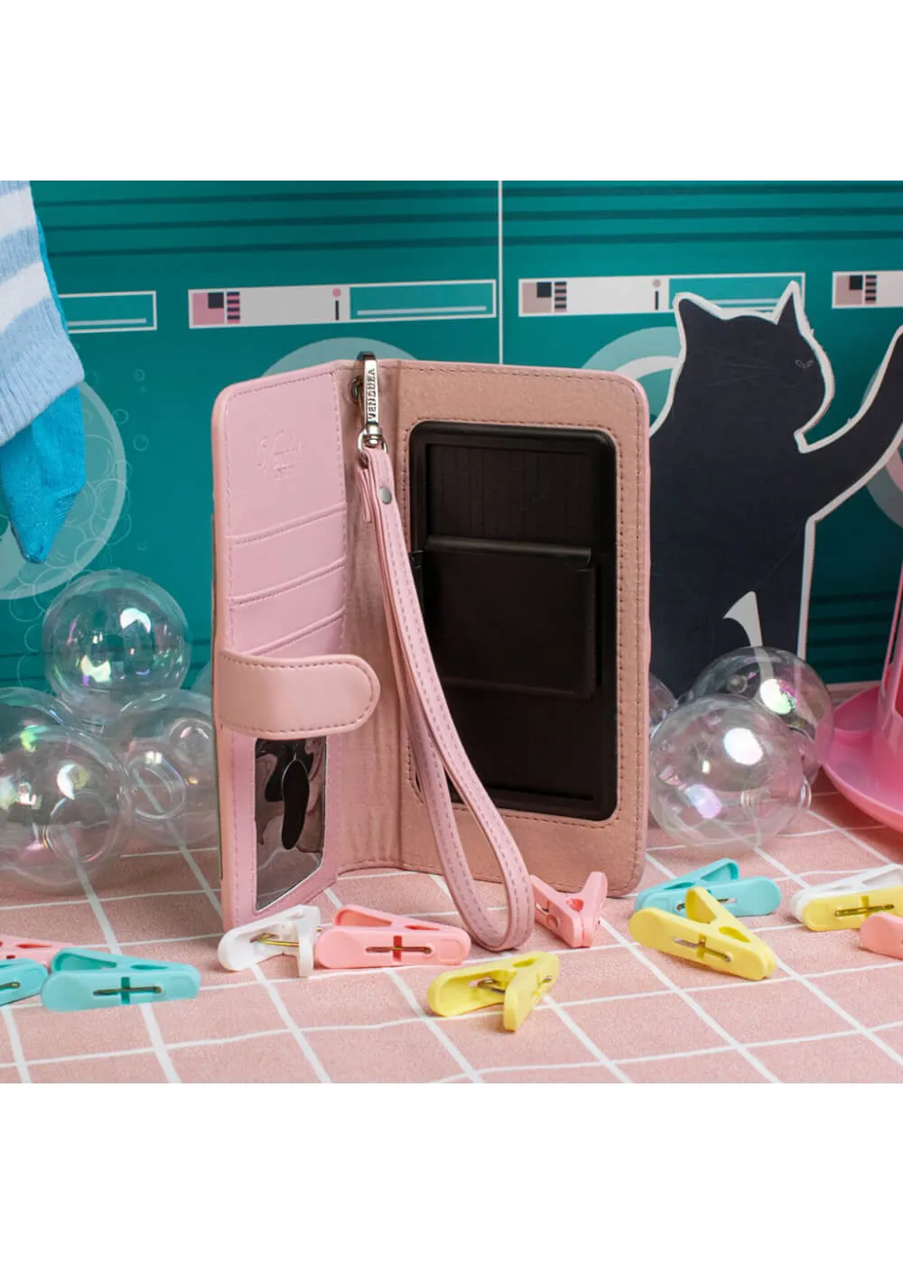 Vendula London Laundromat Bubble Cats Universal Flip Telefoonhoes